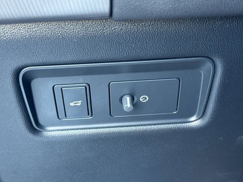 Used 2020 Land Rover Range Rover Sport HSE image 32