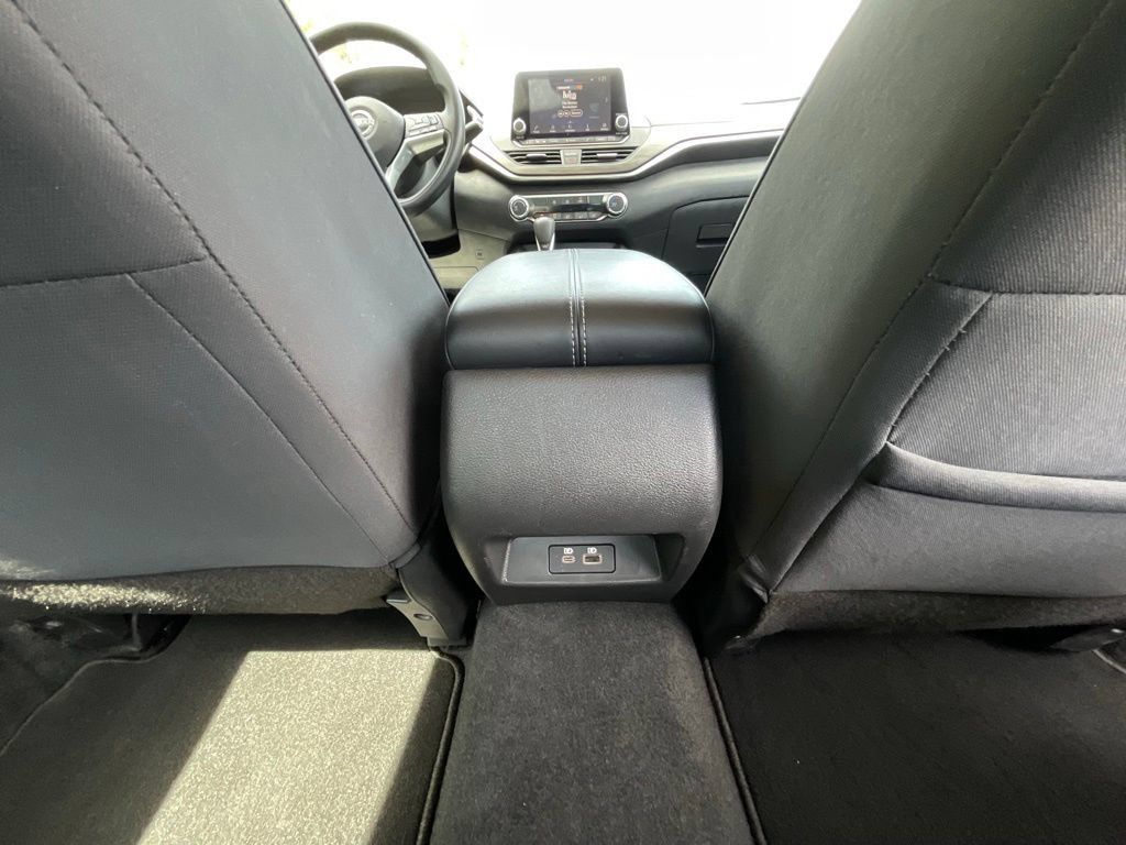 Used 2025 Nissan Altima 2.5 SV FWD image 25