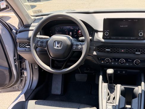Certified 2025 Honda Accord SE image 19