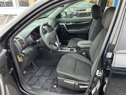 Used 2015 Kia Sorento LX image 29