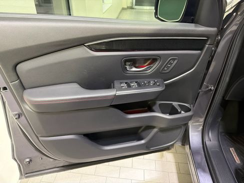 Used 2025 Honda Pilot Black Edition image 26