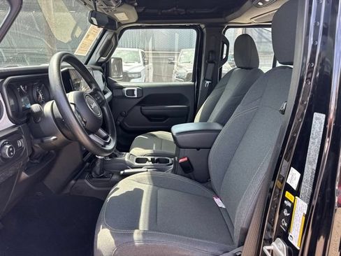 Used 2024 Jeep Gladiator Sport AWD/4WD image 9