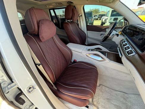 Used 2025 Mercedes-Benz Maybach GLS 600 4MATIC image 37