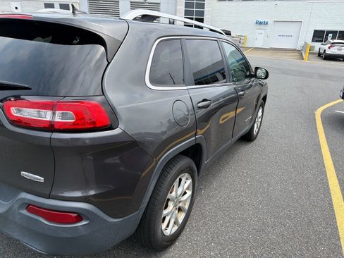 Used 2016 Jeep Cherokee Latitude AWD/4WD image 3
