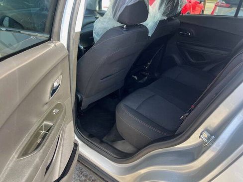 Used 2020 Chevrolet Trax LT FWD image 9