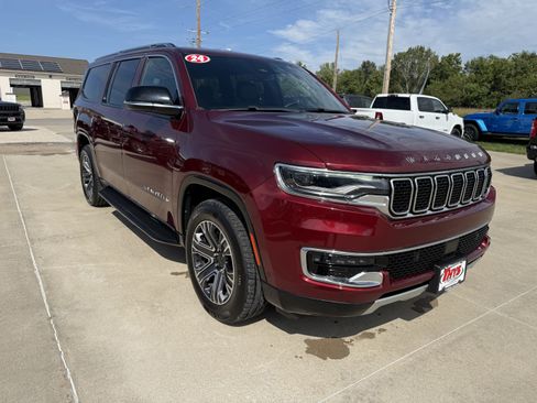 Used 2024 Jeep Wagoneer L Series II w/ Flexible Seating Group AWD/4WD image 6