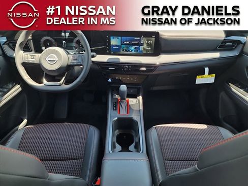 New 2025 Nissan Kicks SR AWD/4WD image 6