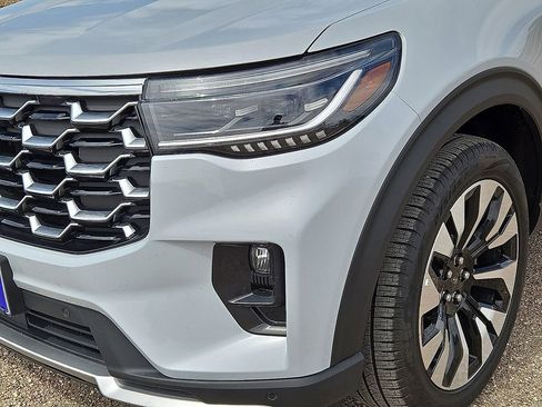 Used 2025 Ford Explorer Platinum w/ LUX Leather Package image 9