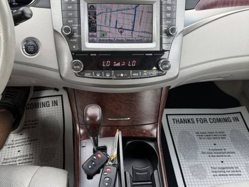 Used 2011 Toyota Avalon Limited FWD image 16