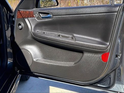 Used 2014 Chevrolet Impala LT w/ LT Sunroof Package image 24