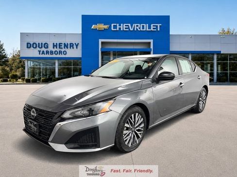 Used 2025 Nissan Altima 2.5 SV FWD image 1