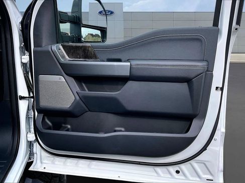 New 2026 Ford F250 Lariat w/ Black Appearance Package AWD/4WD image 32