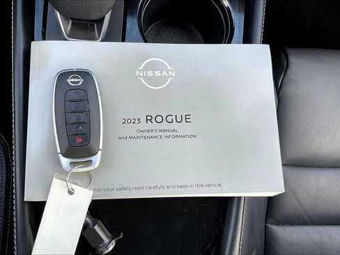Used 2023 Nissan Rogue SL w/ SL Premium Package image 10