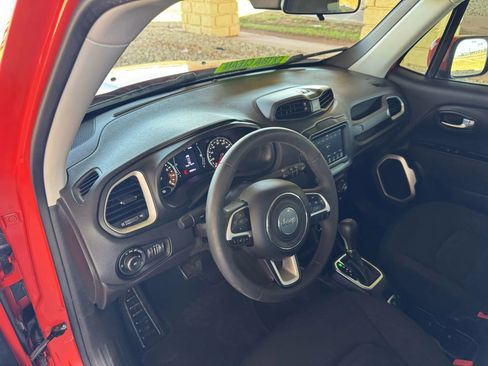 Used 2018 Jeep Renegade Latitude image 11