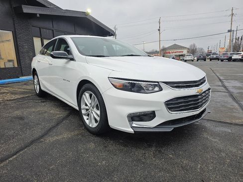 Used 2018 Chevrolet Malibu LT FWD image 3