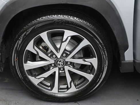 Used 2022 Toyota Corolla Cross XLE w/ Convenience Package image 36