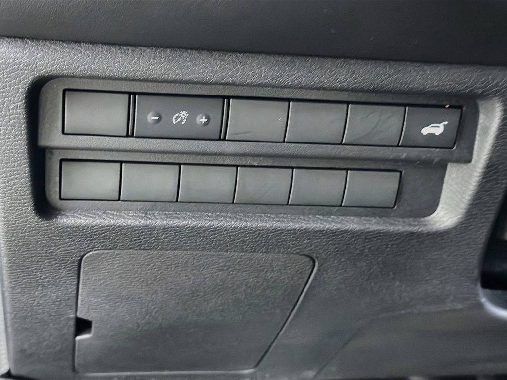 Used 2025 Mitsubishi Outlander AWD image 11