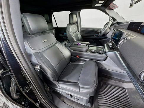 Used 2025 Ford Expedition Max Platinum w/ Stealth Performance Package AWD/4WD image 31
