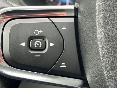 Used 2025 Volvo XC40 B5 Plus w/ Protection Package Premier image 27