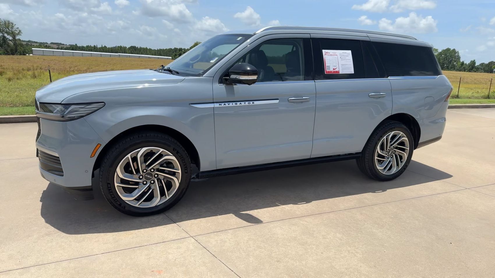 Used 2025 Lincoln Navigator Reserve AWD/4WD image 5