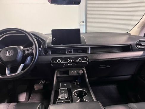 Used 2024 Honda Pilot Touring image 20