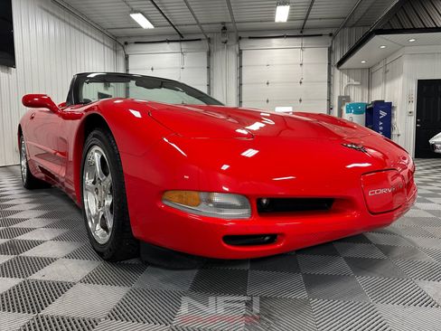 Used 2002 Chevrolet Corvette Coupe w/ Preferred Equipment Group2 RWD image 24