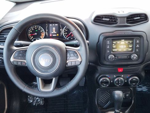 Used 2016 Jeep Renegade Latitude w/ Popular Equipment Group image 28