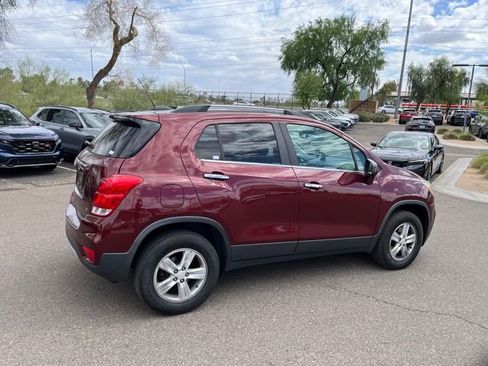 Used 2017 Chevrolet Trax LT w/ Sun & Sound Package image 5