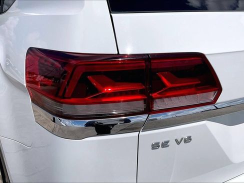 Used 2021 Volkswagen Atlas SE w/ Panoramic Sunroof Package FWD image 20
