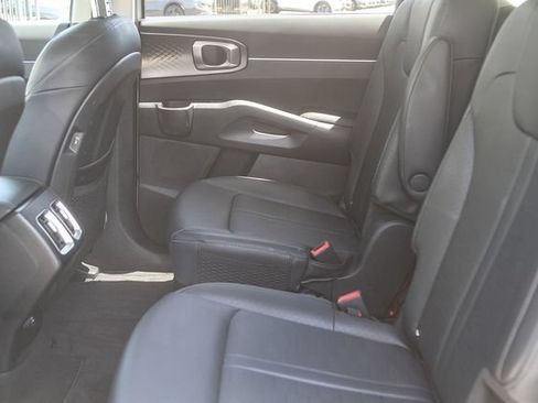 Certified 2025 Kia Sorento EX AWD/4WD image 18