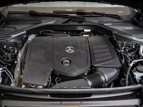 Certified 2025 Mercedes-Benz GLC 300 4MATIC image 38