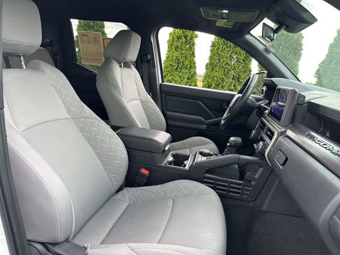 Certified 2025 Toyota Tacoma SR5 AWD/4WD image 32