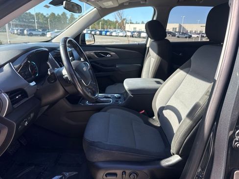 Used 2019 Chevrolet Traverse LT image 13