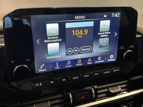 Used 2025 Nissan Pathfinder SL AWD/4WD image 13
