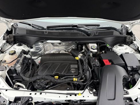 Used 2025 Buick Envista Sport Touring w/ Convenience II Package FWD image 41
