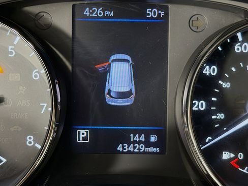 Used 2018 Nissan Rogue SV w/ Premium Package image 14