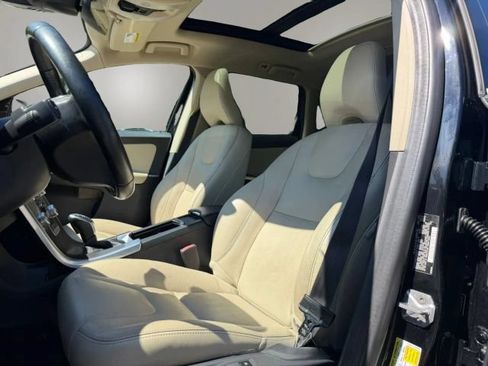 Used 2016 Volvo XC60 T5 Premier w/ Proximity Package AWD/4WD image 11