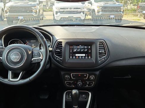 Used 2018 Jeep Compass Latitude w/ Popular Equipment Group FWD image 14