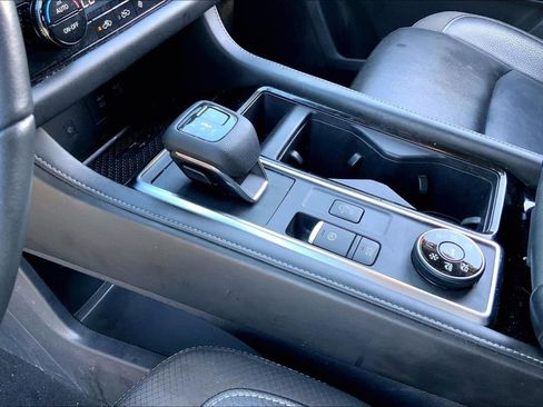 Used 2023 Nissan Pathfinder SL w/ Lighting Package (N92) AWD/4WD image 13