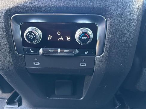 Certified 2022 GMC Yukon XL SLT w/ SLT Luxury Package image 15