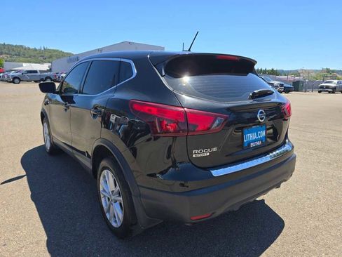 Used 2018 Nissan Rogue Sport S w/ S Appearance Package FWD image 3
