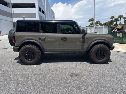Used 2025 Ford Bronco Badlands image 2