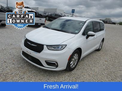 Used 2023 Chrysler Pacifica Touring-L
