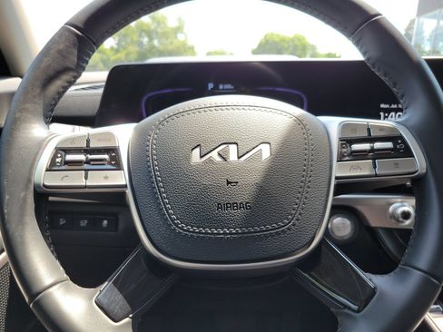 Used 2025 Kia Telluride S FWD image 14