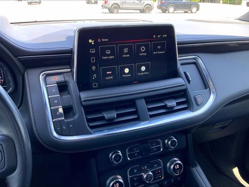 Used 2023 GMC Yukon XL AT4 w/ Technology Package AWD/4WD image 7