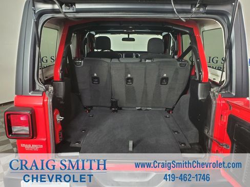 Used 2019 Jeep Wrangler Unlimited Sahara w/ Cold Weather Group AWD/4WD image 12