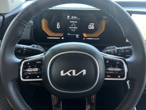 New 2026 Kia Carnival EX image 27