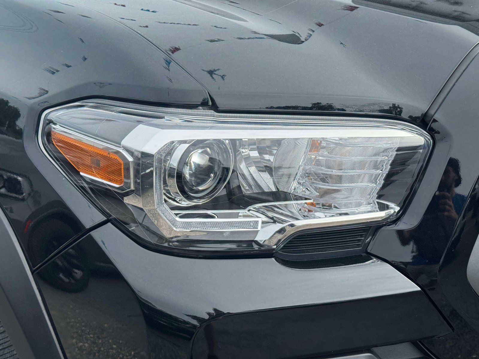 Used 2023 Toyota Tacoma TRD Off-Road w/ Advanced Technology Package AWD/4WD image 10