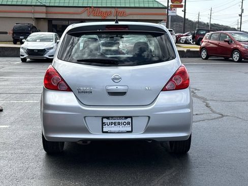 Used 2010 Nissan Versa SL w/ Premium Pkg image 4