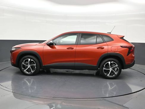 Used 2024 Chevrolet Trax RS FWD image 2